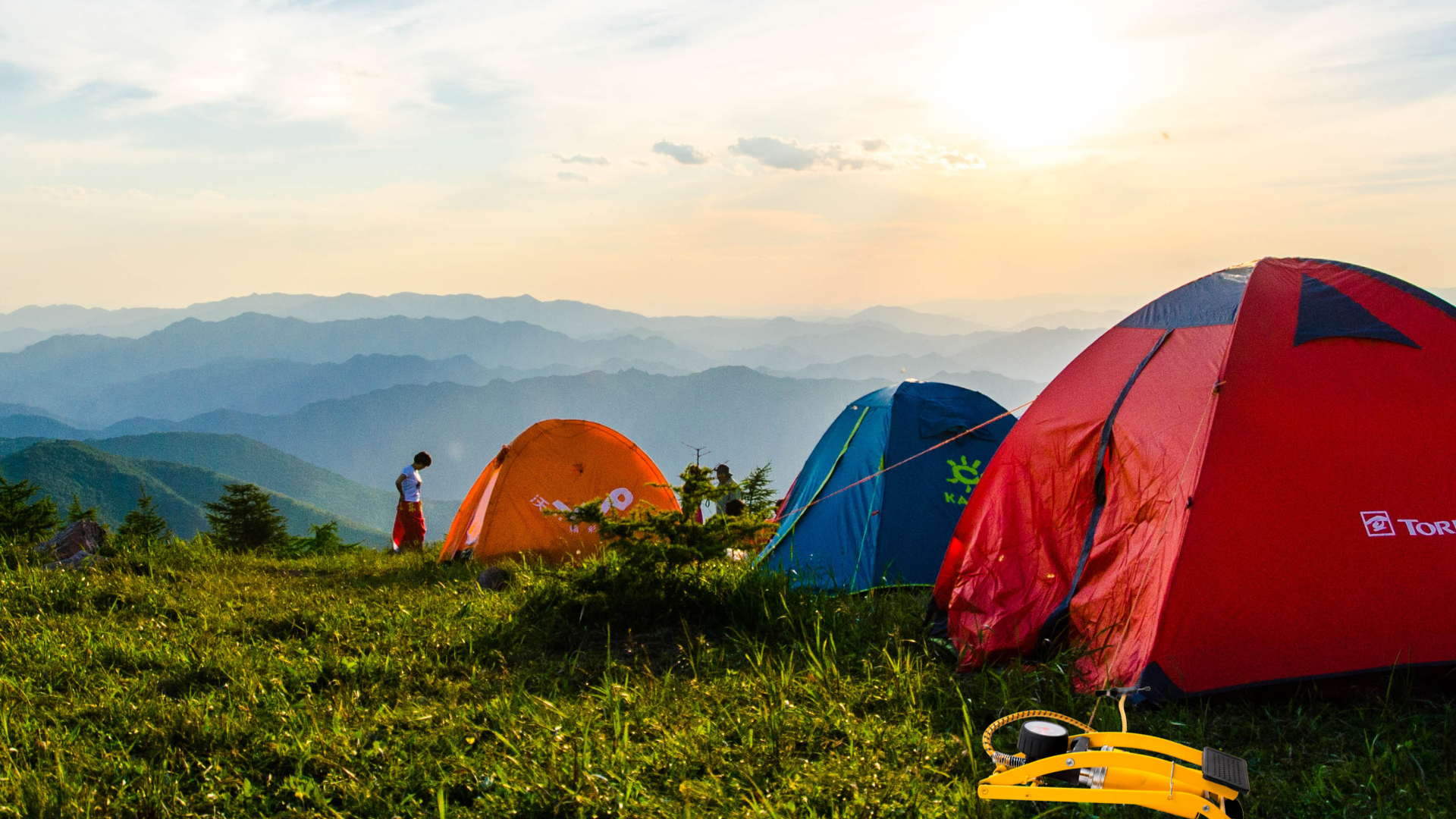 5-best-inflatable-tents-for-pole-free-camping